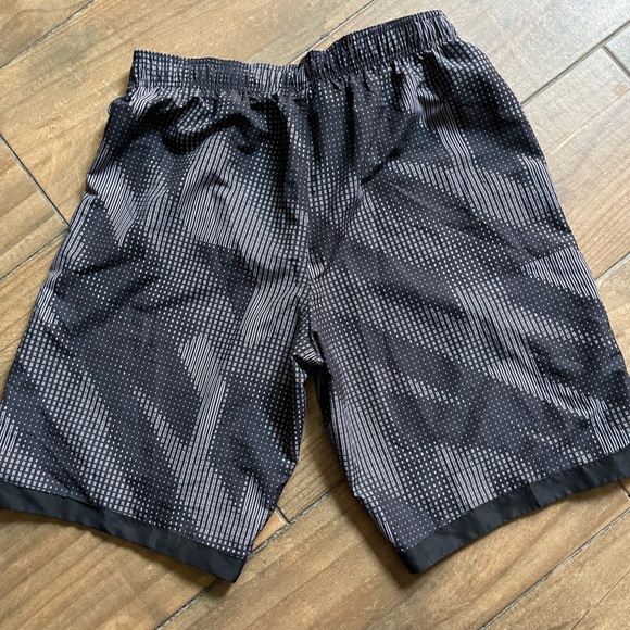 Men’s Nike Swim trunks Red&Black size Large. - Picture 2 of 3